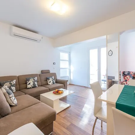 Rose Pool Appartement *